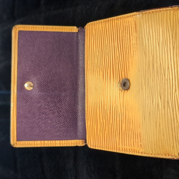 LV EPI DOUBLE SNAP WALLET - Picture 4 of 13